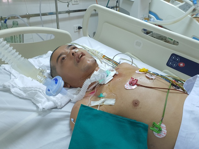 Xót thương cảnh người mẹ nghẹn ngào cầu xin bạn đọc cứu con - 2 Xót thương cảnh người mẹ nghẹn ngào cầu xin bạn đọc cứu con - 2