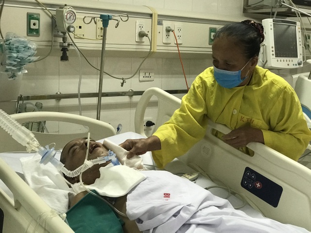 Xót thương cảnh người mẹ nghẹn ngào cầu xin bạn đọc cứu con - 3 Xót thương cảnh người mẹ nghẹn ngào cầu xin bạn đọc cứu con - 3