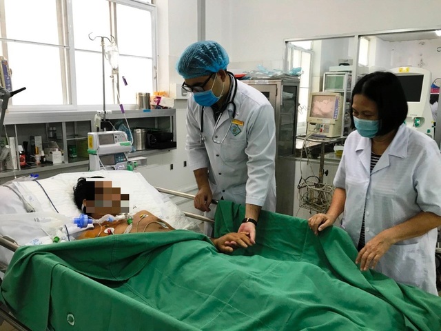 Cần Thơ: Cứu sống bác sĩ bị ngưng tim 90 phút, suy đa tạng rất nặng - 1 Cần Thơ: Cứu sống bác sĩ bị ngưng tim 90 phút, suy đa tạng rất nặng - 1