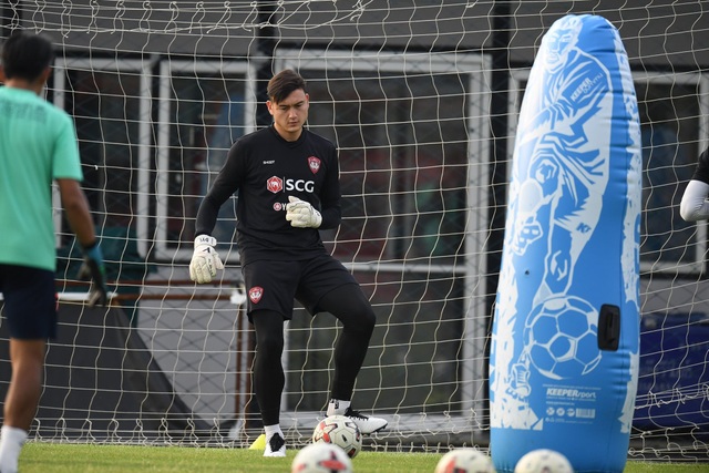 Đặng Văn Lâm nỗ lực ghi điểm với thầy mới ở Muangthong United - 3 Đặng Văn Lâm nỗ lực ghi điểm với thầy mới ở Muangthong United - 3