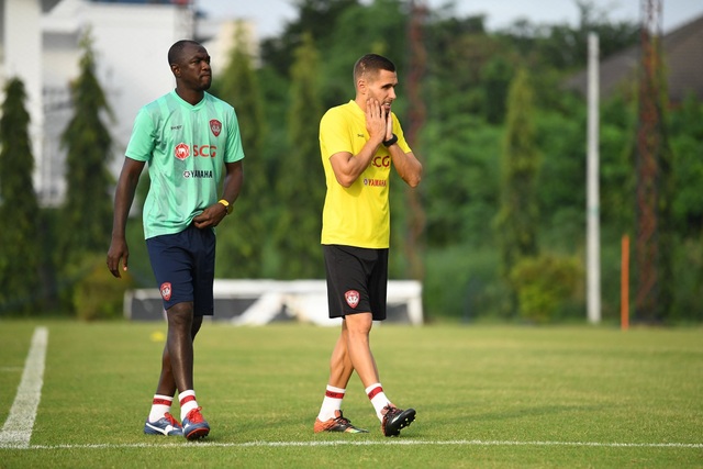 Đặng Văn Lâm nỗ lực ghi điểm với thầy mới ở Muangthong United - 6 Đặng Văn Lâm nỗ lực ghi điểm với thầy mới ở Muangthong United - 6