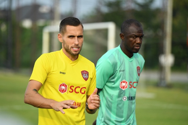 Đặng Văn Lâm nỗ lực ghi điểm với thầy mới ở Muangthong United - 2 Đặng Văn Lâm nỗ lực ghi điểm với thầy mới ở Muangthong United - 2