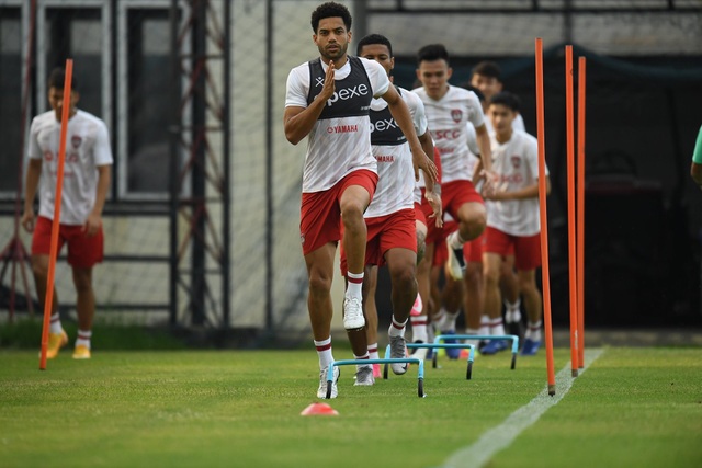 Đặng Văn Lâm nỗ lực ghi điểm với thầy mới ở Muangthong United - 8 Đặng Văn Lâm nỗ lực ghi điểm với thầy mới ở Muangthong United - 8