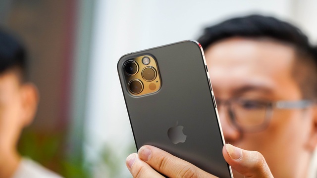 Trải nghiệm iPhone 12 Pro tại Việt Nam, giá từ 31 triệu đồng - 4 Trải nghiệm iPhone 12 Pro tại Việt Nam, giá từ 31 triệu đồng - 4