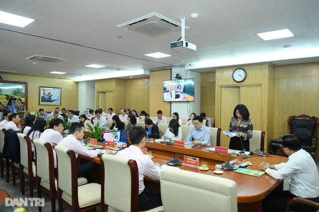 Thứ trưởng Lê Văn Thanh: “Nới” điều kiện để doanh nghiệp vay vốn trả lương - 3 Thứ trưởng Lê Văn Thanh: “Nới” điều kiện để doanh nghiệp vay vốn trả lương - 3