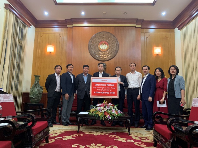 Hỗ trợ người dân miền Trung vượt qua khó khăn do mưa lũ gây ra - 2 Hỗ trợ người dân miền Trung vượt qua khó khăn do mưa lũ gây ra - 2