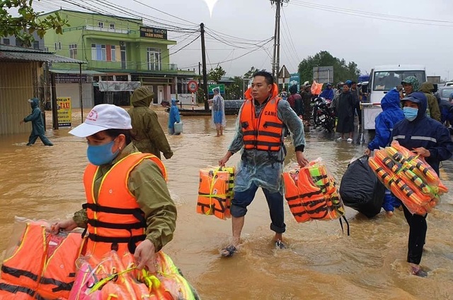 Supply of canoes and lifeboats to help 5 provinces overcome the consequences of the floods - 1