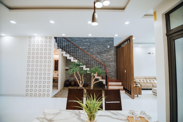 Nhà Quảng Bình có hồ cá Koi tuyệt đẹp giúp gia chủ về nhà như nghỉ dưỡng - 4 Nhà Quảng Bình có hồ cá Koi tuyệt đẹp giúp gia chủ về nhà như nghỉ dưỡng - 4
