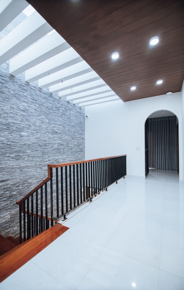 Nhà Quảng Bình có hồ cá Koi tuyệt đẹp giúp gia chủ về nhà như nghỉ dưỡng - 5 Nhà Quảng Bình có hồ cá Koi tuyệt đẹp giúp gia chủ về nhà như nghỉ dưỡng - 5