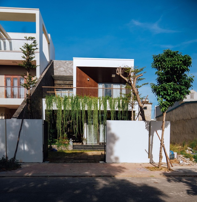 Nhà Quảng Bình có hồ cá Koi tuyệt đẹp giúp gia chủ về nhà như nghỉ dưỡng - 10 Nhà Quảng Bình có hồ cá Koi tuyệt đẹp giúp gia chủ về nhà như nghỉ dưỡng - 10