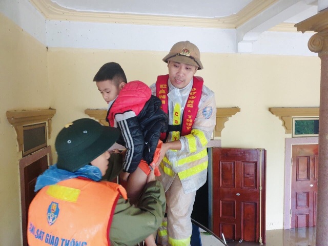 Những chiến sĩ thầm lặng cứu nạn Rào Trăng 3 và tâm lũ miền Trung - 8 Những chiến sĩ thầm lặng cứu nạn Rào Trăng 3 và tâm lũ miền Trung - 8