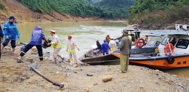 Những chiến sĩ thầm lặng cứu nạn Rào Trăng 3 và tâm lũ miền Trung - 6 Những chiến sĩ thầm lặng cứu nạn Rào Trăng 3 và tâm lũ miền Trung - 6