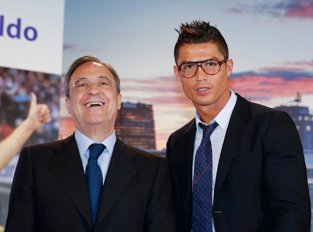 C.Ronaldo gây sốt với những kiểu đầu phá cách theo từng năm tháng - 7 C.Ronaldo gây sốt với những kiểu đầu phá cách theo từng năm tháng - 7
