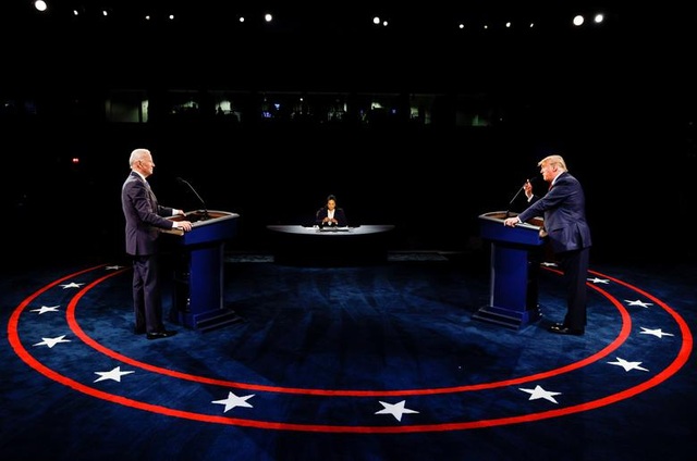 Bầu cử Mỹ 2020: Hai ứng viên hạ giọng trong màn “so găng” cuối cùng - 1