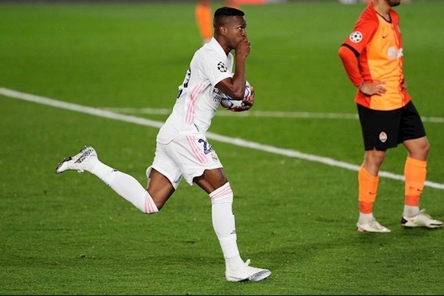 Đại chiến Barcelona - Real Madrid: Cơn mưa rào của tuổi trẻ - 3 Đại chiến Barcelona - Real Madrid: Cơn mưa rào của tuổi trẻ - 3