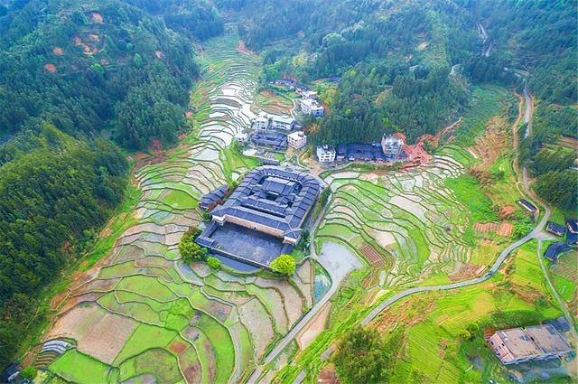 Bí ẩn xung quanh nhà cổ nặng 10.000 tấn nằm ẩn mình trong rừng sâu - 8 Bí ẩn xung quanh nhà cổ nặng 10.000 tấn nằm ẩn mình trong rừng sâu - 8