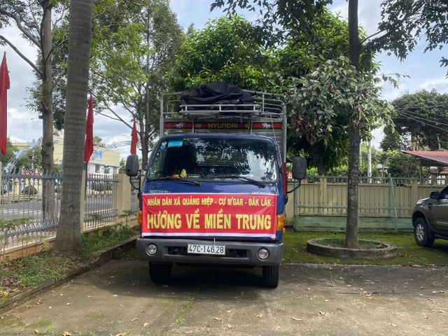 Đắk Lắk: Chung tay hướng về đồng bào miền Trung gặp lũ lụt - 2 Đắk Lắk: Chung tay hướng về đồng bào miền Trung gặp lũ lụt - 2