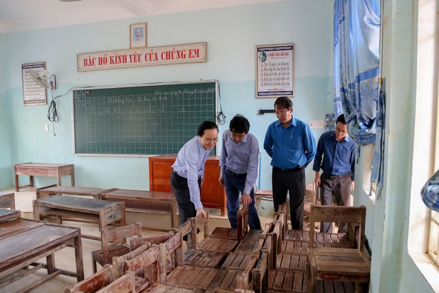 Giáo viên bày tỏ với Bộ trưởng Phùng Xuân Nhạ lo học sinh bị đói sau lũ - 1 Giáo viên bày tỏ với Bộ trưởng Phùng Xuân Nhạ lo học sinh bị đói sau lũ - 1