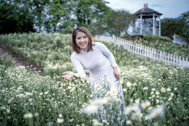 Lost in the field of beautiful chrysanthemum 3,000m2 in Hanoi - 4