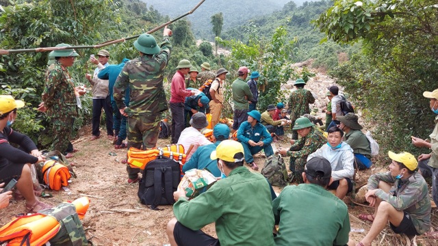 The landslide that buried the 4 jungle camps: all 4 bodies found - 3