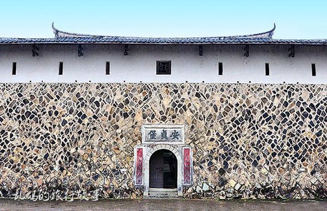 Bí ẩn xung quanh nhà cổ nặng 10.000 tấn nằm ẩn mình trong rừng sâu - 2 Bí ẩn xung quanh nhà cổ nặng 10.000 tấn nằm ẩn mình trong rừng sâu - 2