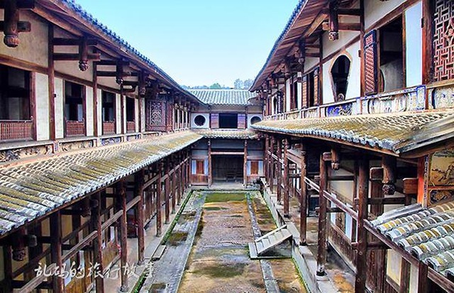 Bí ẩn xung quanh nhà cổ nặng 10.000 tấn nằm ẩn mình trong rừng sâu - 3 Bí ẩn xung quanh nhà cổ nặng 10.000 tấn nằm ẩn mình trong rừng sâu - 3