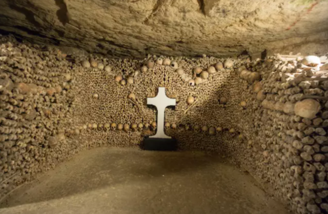 Mê cung hầm mộ rợn người dưới lòng thành phố Paris - 2