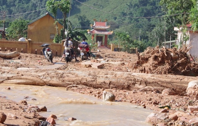 Tan hoang, ngổn ngang, xác xơ sau lũ! - 3 Tan hoang, ngổn ngang, xác xơ sau lũ! - 3