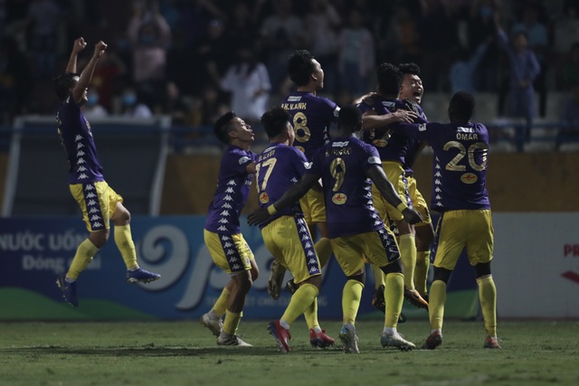 Quang Hải toả sáng, CLB Hà Nội soán ngôi đầu V-League của CLB Viettel - 8 Quang Hải toả sáng, CLB Hà Nội soán ngôi đầu V-League của CLB Viettel - 8