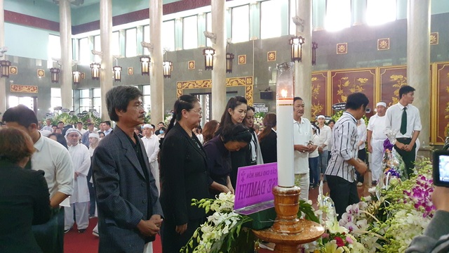 Gia đình, đồng nghiệp tiễn biệt NSND Lý Huỳnh - 10 Gia đình, đồng nghiệp tiễn biệt NSND Lý Huỳnh - 10