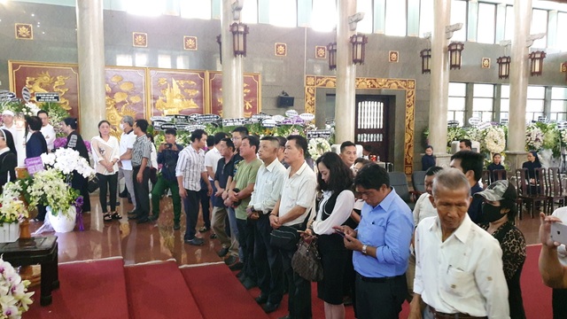 Gia đình, đồng nghiệp tiễn biệt NSND Lý Huỳnh - 4 Gia đình, đồng nghiệp tiễn biệt NSND Lý Huỳnh - 4