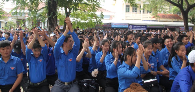 1.000 bạn trẻ tham gia ngày hội tư vấn, định hướng nghề nghiệp - 1 1.000 bạn trẻ tham gia ngày hội tư vấn, định hướng nghề nghiệp - 1