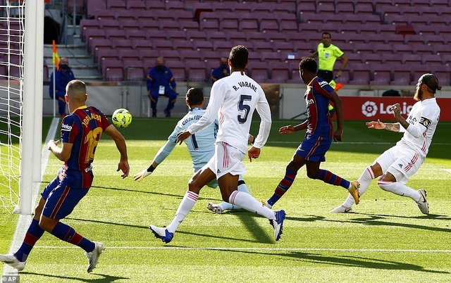 Những khoảnh khắc Real Madrid hạ gục Barcelona tại Nou Camp - 4 Những khoảnh khắc Real Madrid hạ gục Barcelona tại Nou Camp - 4