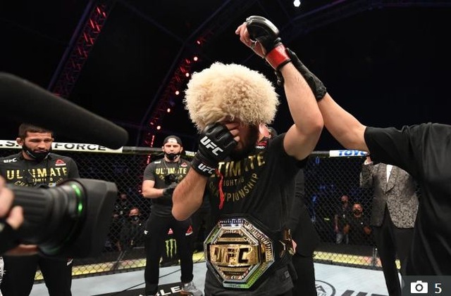 Võ sĩ Khabib gây sốc khi đánh bại Gaethje rồi tuyên bố giải nghệ - 3 Võ sĩ Khabib gây sốc khi đánh bại Gaethje rồi tuyên bố giải nghệ - 3