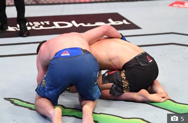 Võ sĩ Khabib gây sốc khi đánh bại Gaethje rồi tuyên bố giải nghệ - 5 Võ sĩ Khabib gây sốc khi đánh bại Gaethje rồi tuyên bố giải nghệ - 5