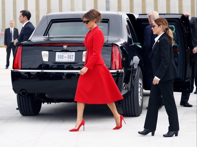 Bức ảnh làm rộ đồn đoán bà Melania Trump dùng người đóng thế - 4 Bức ảnh làm rộ đồn đoán bà Melania Trump dùng người đóng thế - 4