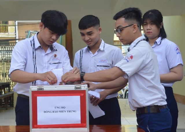 Giáo viên, học sinh Sóc Trăng tiếp tục hướng về đồng bào miền Trung - 2 Giáo viên, học sinh Sóc Trăng tiếp tục hướng về đồng bào miền Trung - 2