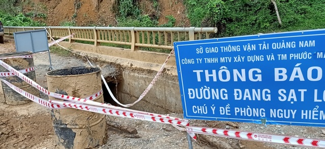 Cận cảnh những tuyến đường vẫn đang tan nát trước khi bão số 9 đổ bộ - 4 Cận cảnh những tuyến đường vẫn đang tan nát trước khi bão số 9 đổ bộ - 4