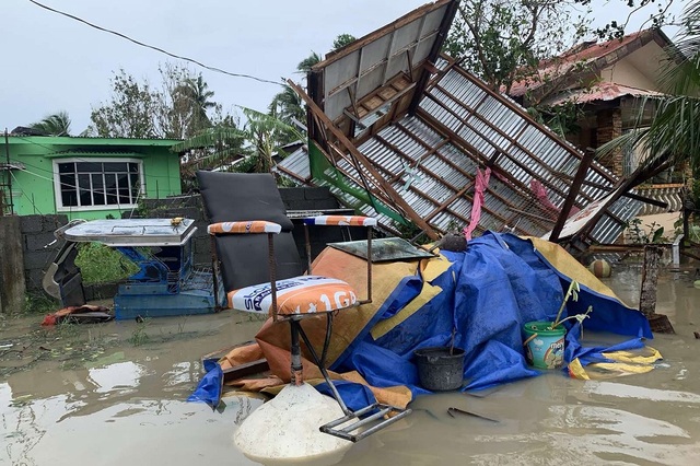 Bão Molave càn quét Philippines, ít nhất 13 người mất tích - 5 Bão Molave càn quét Philippines, ít nhất 13 người mất tích - 5