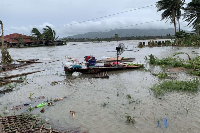 Bão Molave càn quét Philippines, ít nhất 13 người mất tích - 6