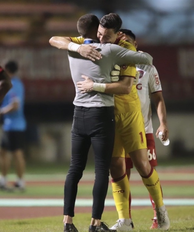 Văn Lâm tự tin sau khi cùng Muangthong chiến thắng ở Thai-League - 2 Văn Lâm tự tin sau khi cùng Muangthong chiến thắng ở Thai-League - 2