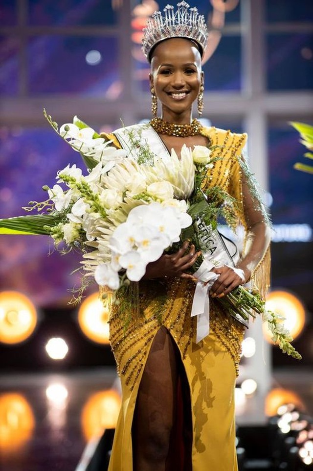 Vẻ đẹp khác lạ của mỹ nhân đầu trọc đăng quang Hoa hậu Nam Phi 2020 - 1