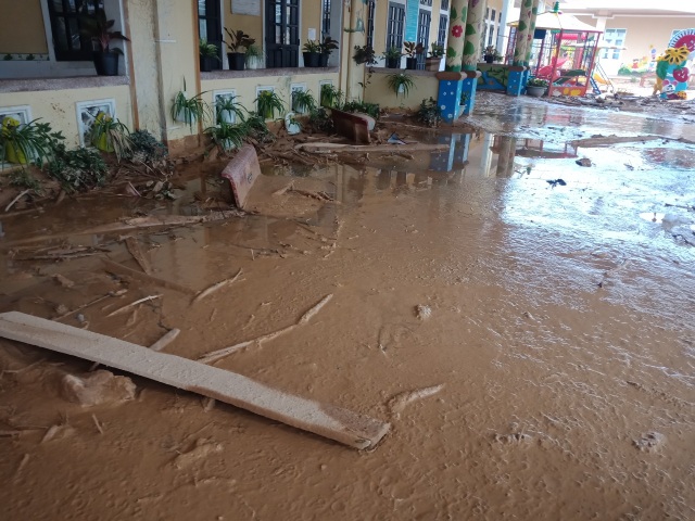 Quảng Trị: Khoảng 200 trường học, hơn 800 phòng bị thiệt hại do mưa lũ - 4
