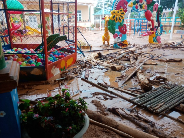 Quảng Trị: Khoảng 200 trường học, hơn 800 phòng bị thiệt hại do mưa lũ - 1