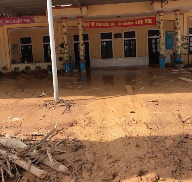 Quảng Trị: Khoảng 200 trường học, hơn 800 phòng bị thiệt hại do mưa lũ - 3