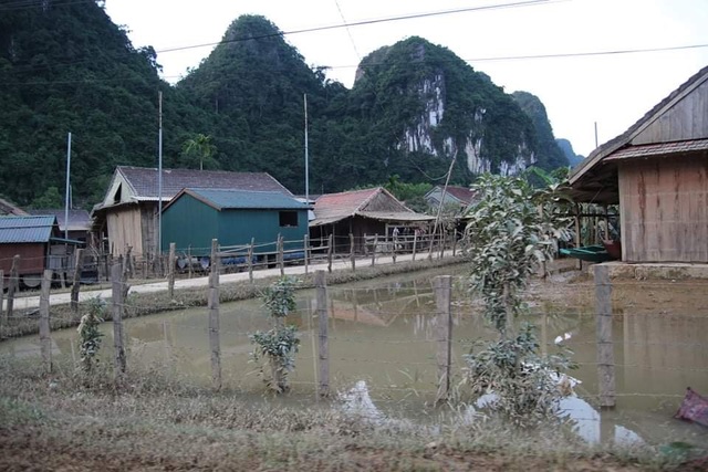 Người dân rốn lũ Tân Hoá khao khát nhà phao cứu mạng khi lũ về - 7 Người dân rốn lũ Tân Hoá khao khát nhà phao cứu mạng khi lũ về - 7
