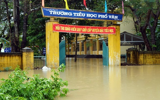 Học sinh Quảng Ngãi nghỉ học tránh bão số 9 - 1 Học sinh Quảng Ngãi nghỉ học tránh bão số 9 - 1