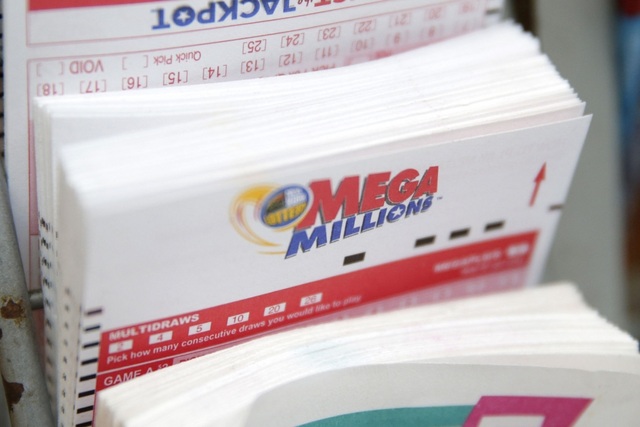 Nhầm lẫn khi mua vé số, kiếm luôn 2 triệu USD - 1 Nhầm lẫn khi mua vé số, kiếm luôn 2 triệu USD - 1