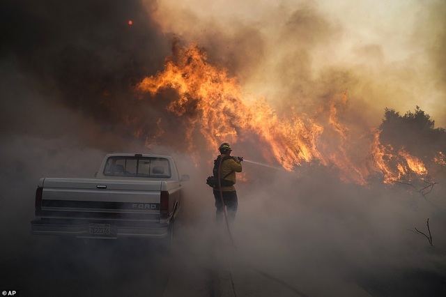 Cháy rừng dữ dội tại California, hàng trăm nghìn người di tản - 1 Cháy rừng dữ dội tại California, hàng trăm nghìn người di tản - 1
