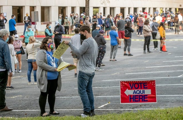 Lo hỗn loạn hậu bầu cử, người Mỹ đổ xô mua súng và giấy vệ sinh - 1